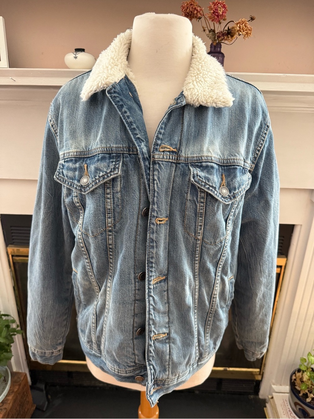 Old Navy Men's Light Blue Denim Jean Sherpa Lined Jacket size Medium